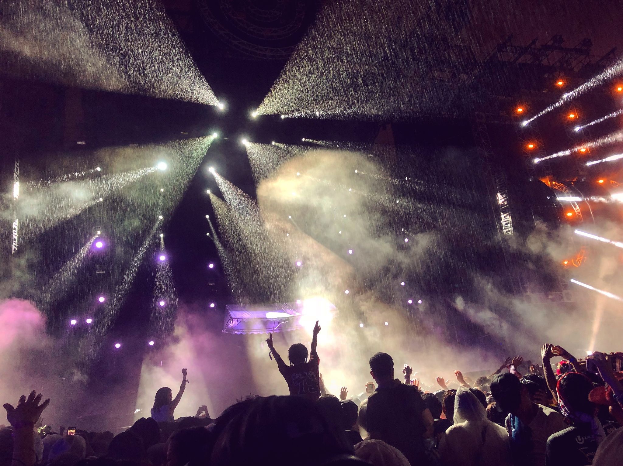 What are the most informative concert reviews for fans to read?