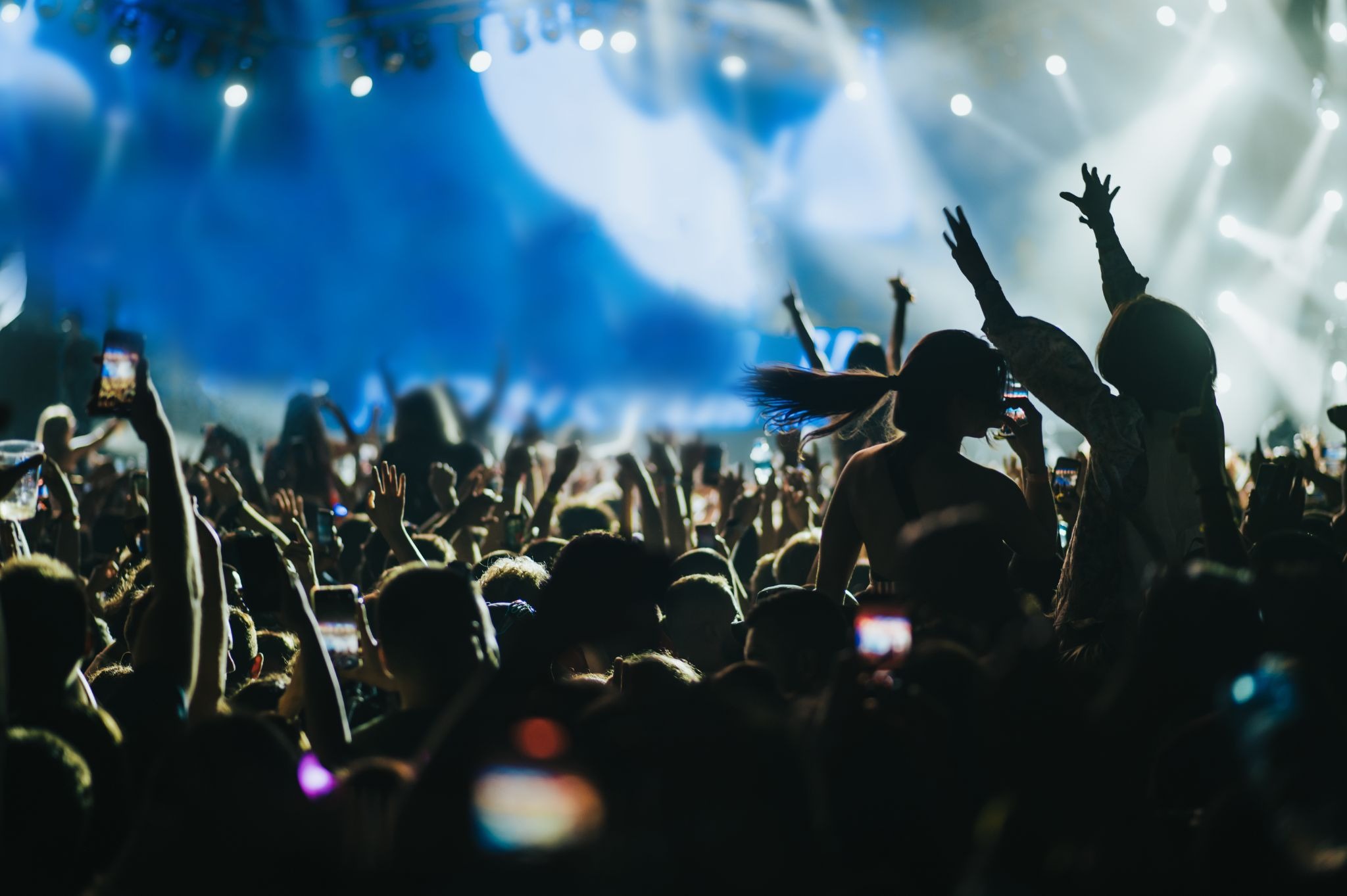Can music festival news influence ticket sales and popularity?