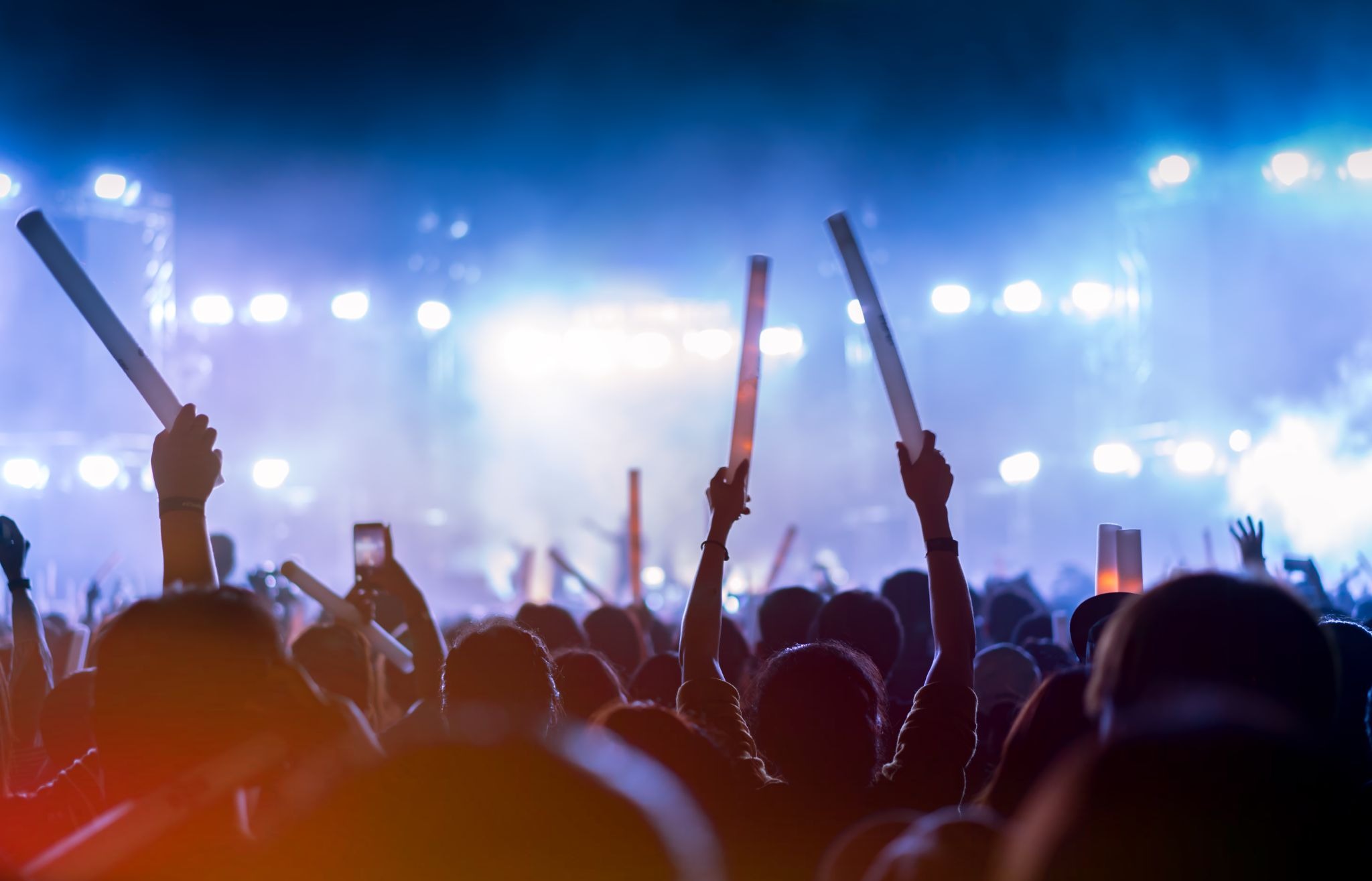 How can music festival news help fans plan their attendance?