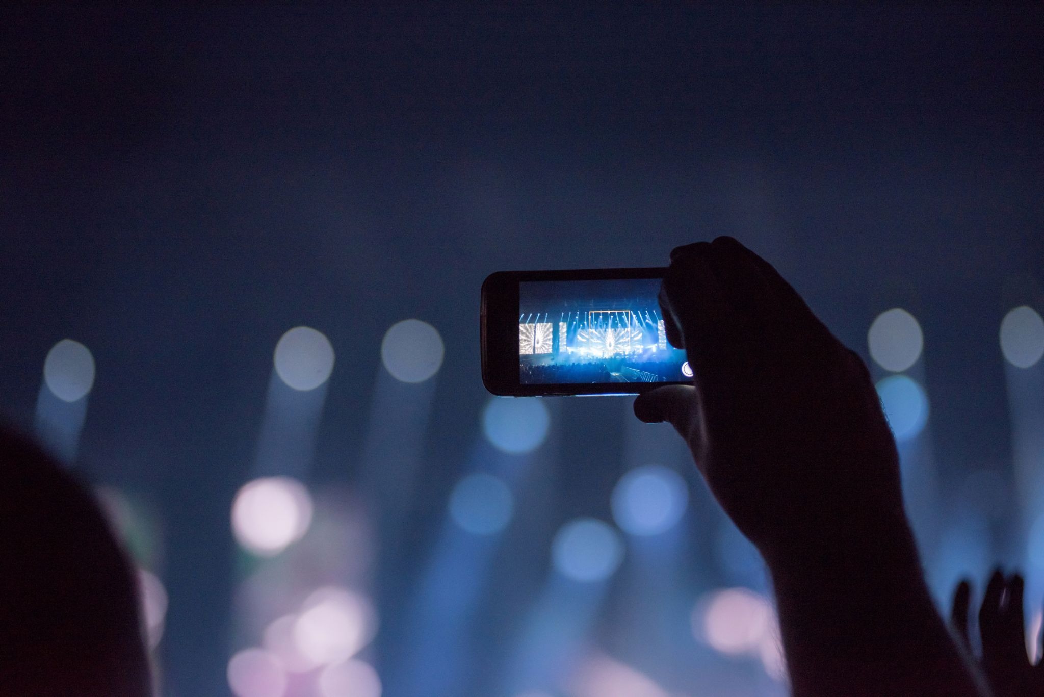 What are the best platforms to watch live performance clips online?